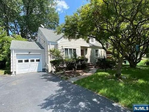 60 Greenway Rd, Glen Rock, NJ, 07452-1613 | Card Image