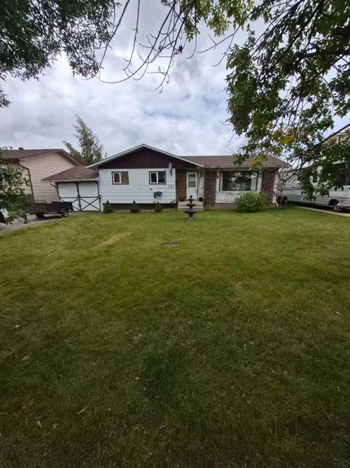 505 7 Ave, Beaverlodge, AB, T0H0C0 | Card Image