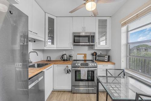 423-3000 Nw 48th Ter, Lauderdale Lakes, FL, 33313-7230 | Card Image