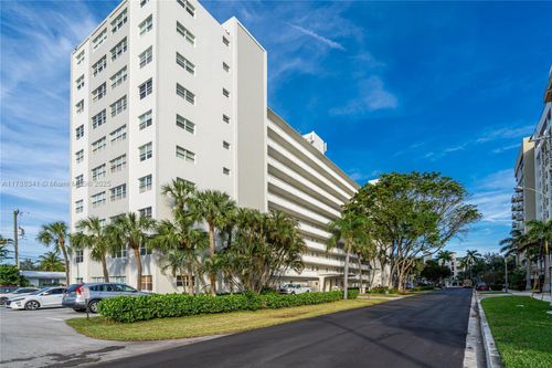 apt-207-2555 Ne 11th St, Fort Lauderdale, FL, 33304-3209 | Card Image