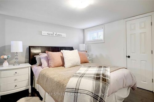 lower-2048 Edinburgh Dr, Burlington, ON, L7R2C9 | Card Image