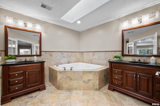 7 Pinehurst Ct, House other with 4 bedrooms, 4 bathrooms and null parking in Coal Valley IL | Image 44