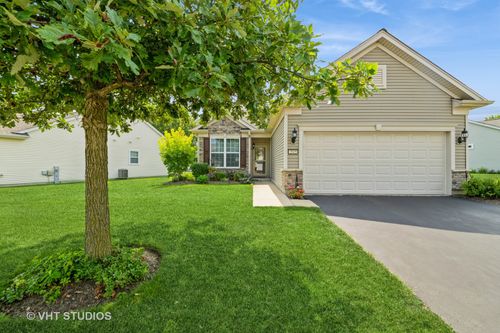 2845 Edgewater Dr, Elgin, IL, 60124-3112 | Card Image