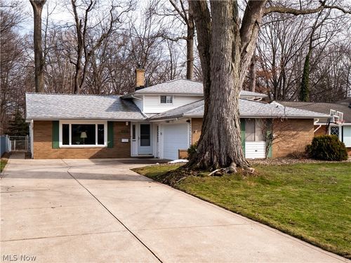 4057 Brendan Ln, North Olmsted, OH, 44070-2901 | Card Image