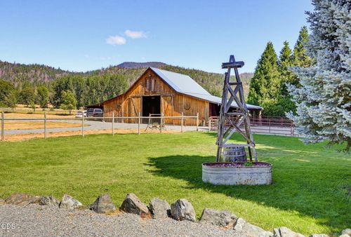7935 Upper Applegate Rd, Jacksonville, OR, 97530-8983 | Card Image
