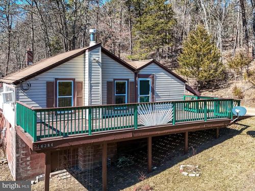 16284 Cacapon Rd, GREAT CACAPON, WV, 25422-3033 | Card Image
