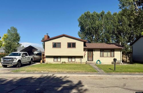1808 Crest Way, Worland, WY, 82401-2556 | Card Image