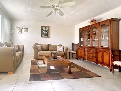 3001 - 3001 Cambridge A, Condo with 2 bedrooms, 1 bathrooms and null parking in Deerfield Beach FL | Image 1