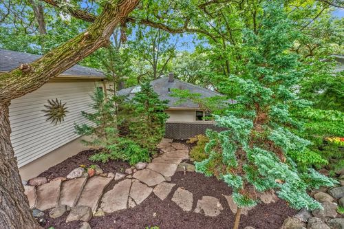 208 Shore Dr, Oakwood Hills, IL, 60013-1006 | Card Image