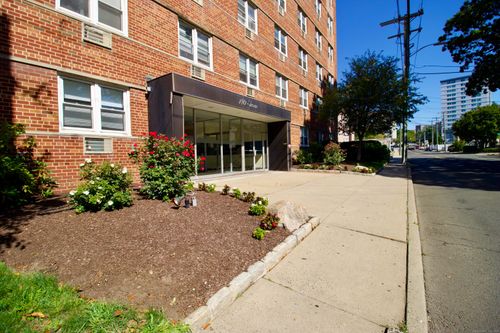apt-5f-140 Grove St, Stamford, CT, 06901-1833 | Card Image