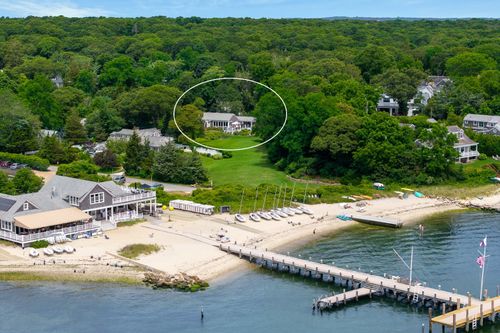 16 Frog Holw, Vineyard Haven, MA, 02568-5357 | Card Image