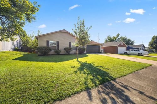 2301 S 17th St, Rogers, AR, 72758-1244 | Card Image
