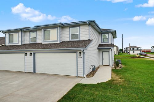 2704 Amelia Ln, Salina, KS, 67401-8539 | Card Image
