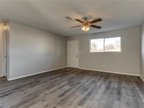 207 Stanton Dr, Norman, OK, 73071-3230 | Card Image