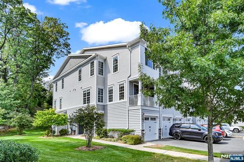 130 Sequoia Dr, Cedar Grove, NJ, 07009-2307 | Card Image