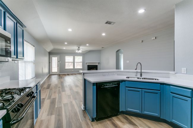 815 Creekside Dr, House other with 4 bedrooms, 2 bathrooms and null parking in Little Elm TX | Image 14