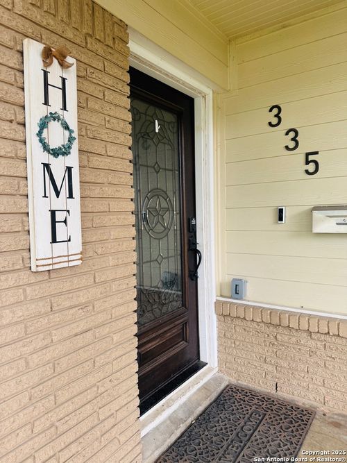 335 Pinewood Ln, San Antonio, TX, 78216-6410 | Card Image