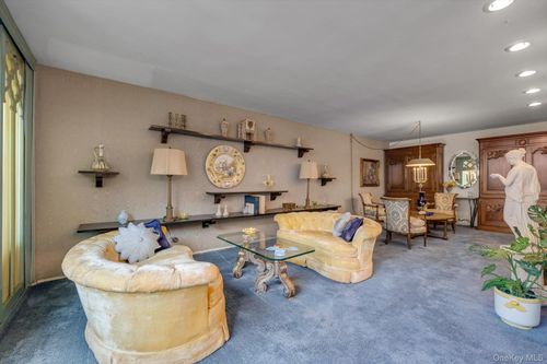 apt-1c-75 Bell Blvd, Oakland Gardens, NY, 11364-3426 | Card Image