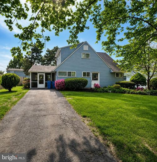 15 Catalpa Ln, LEVITTOWN, PA, 19055-1601 | Card Image