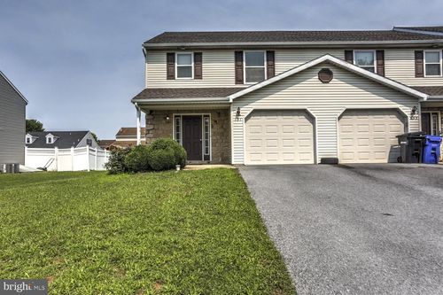 631 Sunflower St, NEW HOLLAND, PA, 17557-8710 | Card Image