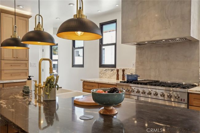 6373 W 6 Th St, Home with 0 bedrooms, 0 bathrooms and 6 parking in Los Angeles CA | Image 32