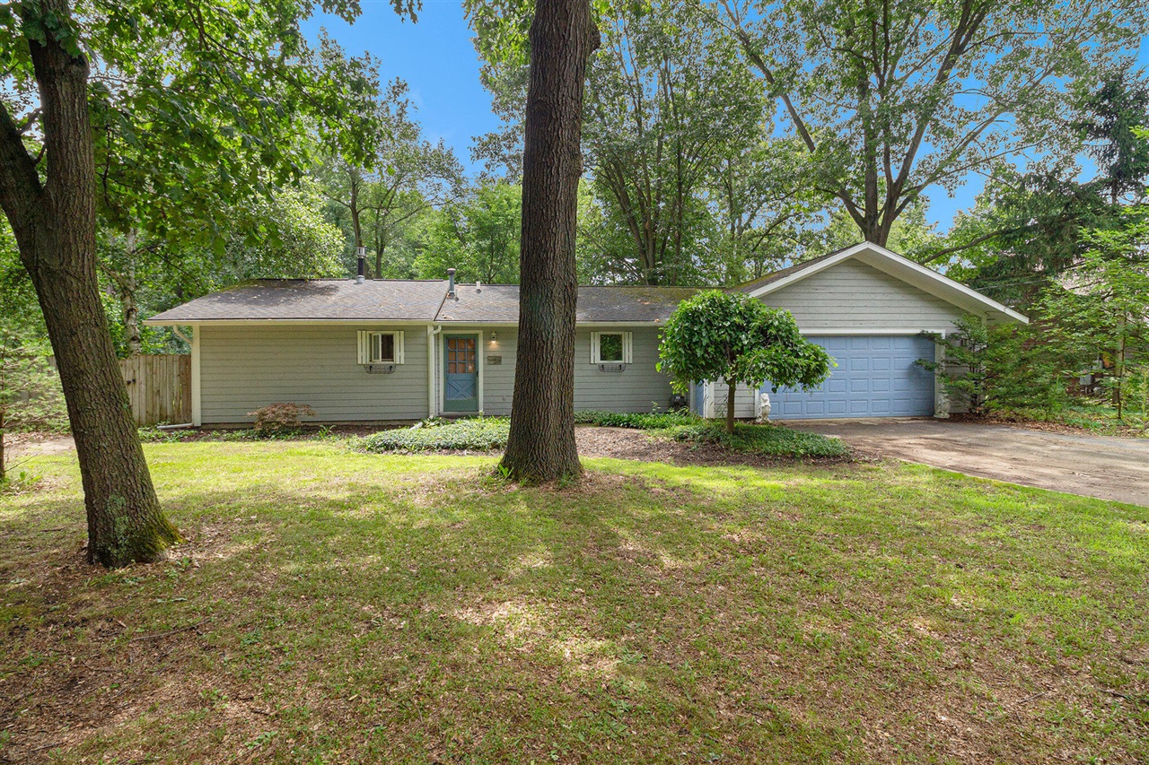 River Valley Rd, Brighton, MI 48116