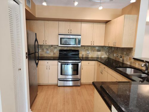 813 Villa Cir, Boynton Beach, FL, 33435-8917 | Card Image