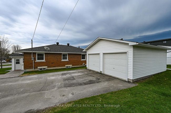 2 Philip St, House other with 4 bedrooms, 2 bathrooms and 4 parking in Smiths Falls ON | Image 43