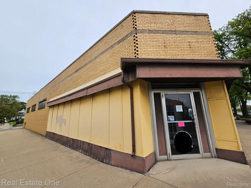 1586 Fort St, Lincoln Park, MI, 48146-1910 | Card Image