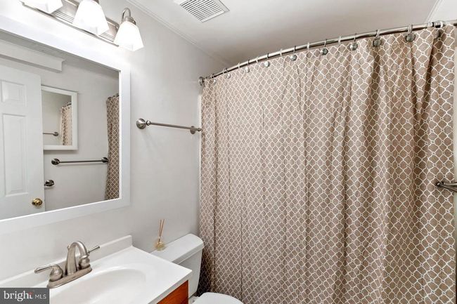9711 Cinnamon Creek Dr, House other with 4 bedrooms, 3 bathrooms and null parking in Vienna VA | Image 33