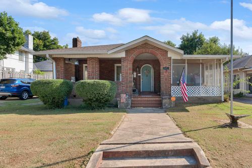 637 W Oak Ave, Jonesboro, AR, 72401-3904 | Card Image