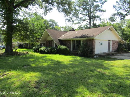 111 Glenstone Cir, Jackson, MS, 39212-4504 | Card Image