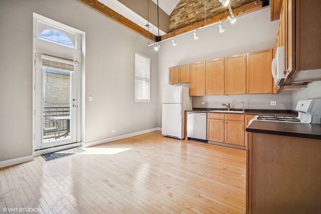 APT-211 - 242 Leonard Wood S, Condo with 2 bedrooms, 1 bathrooms and 1 parking in Highland Park IL | Image 10
