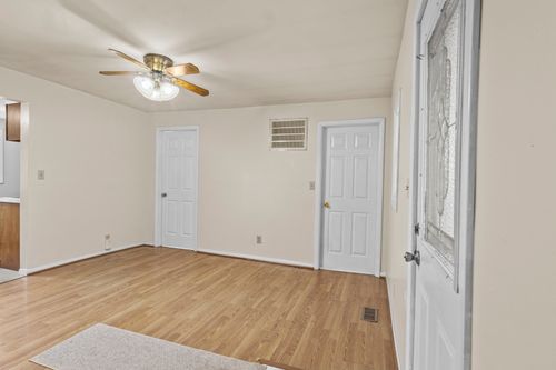 209 N Maple St, Grant Park, IL, 60940-7037 | Card Image