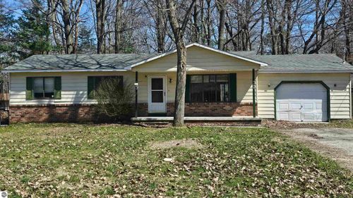 6452 Cedar St, Oscoda, MI, 48750-9734 | Card Image