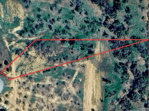 189 E Medium Meadow Dr, Lytle, TX, 78052-3988 | Card Image