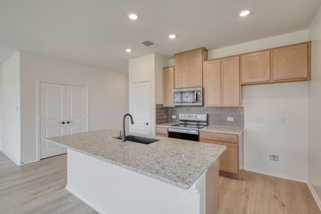15101 Onager Pass, House other with 3 bedrooms, 2 bathrooms and 2 parking in Manor TX | Image 8