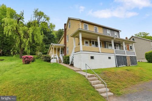 195 Yard St, Nesquehoning, PA, 18240-2307 | Card Image