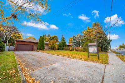 740 Meadowvale Rd, House other with 3 bedrooms, 3 bathrooms and 8 parking in Scarborough ON | Image 1