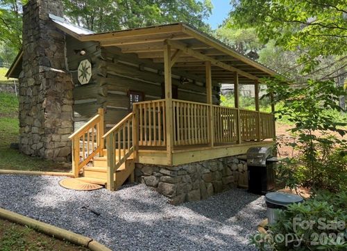30 Grove Park, Waynesville, NC, 28786-2583 | Card Image