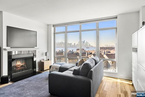 8100 River Rd, North Bergen, NJ, 07047-7204 | Card Image