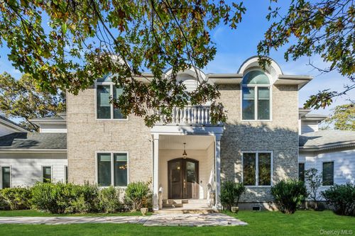 10 Bay Woods Dr, Hampton Bays, NY, 11946-2001 | Card Image