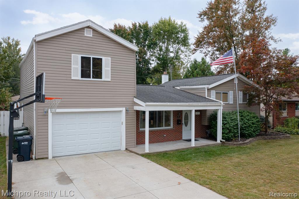 Bender Dr, Sterling Heights, MI 48313
