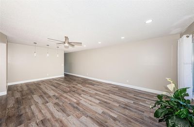 Living/Dining Area | Image 3