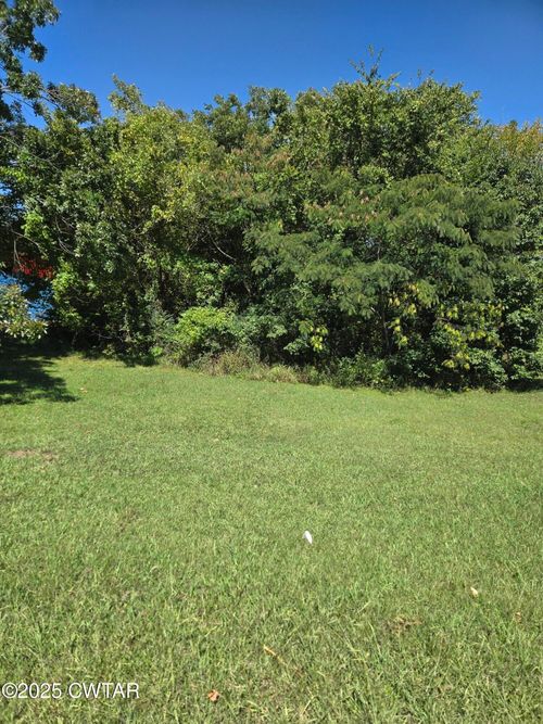 1599 N Parkway, Jackson, TN, 38301-3633 | Card Image