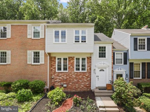 8379 Uxbridge Ct, SPRINGFIELD, VA, 22151-1724 | Card Image