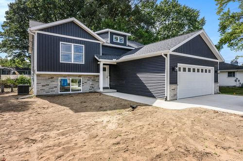 1036 Sir Knight Rd, Plainwell, MI, 49080-1028 | Card Image