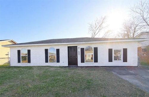 321 Judiciary Dr, Avondale, LA, 70094-2438 | Card Image