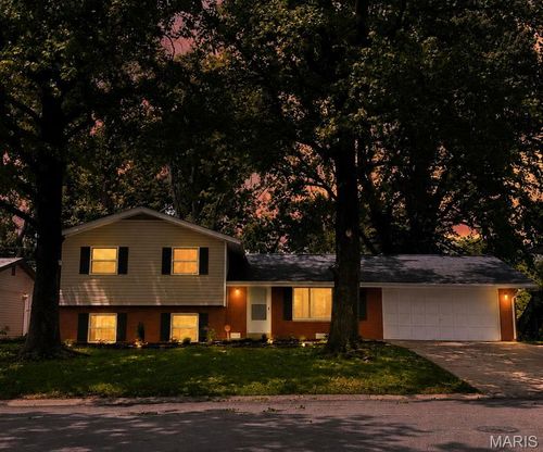 216 Laurel Dr, Fairview Heights, IL, 62208-2419 | Card Image