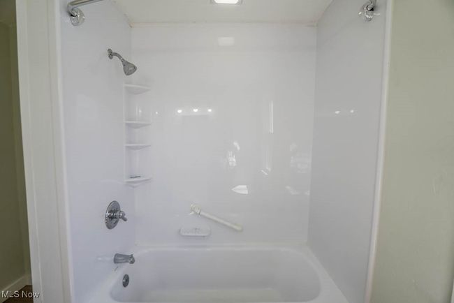 Full Bathroom | Image 30
